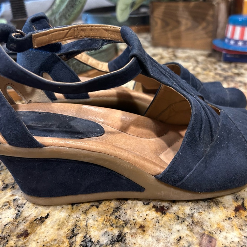 Earth Navy Suede Wedge Heels with Elegant Design - Picture 2 of 4